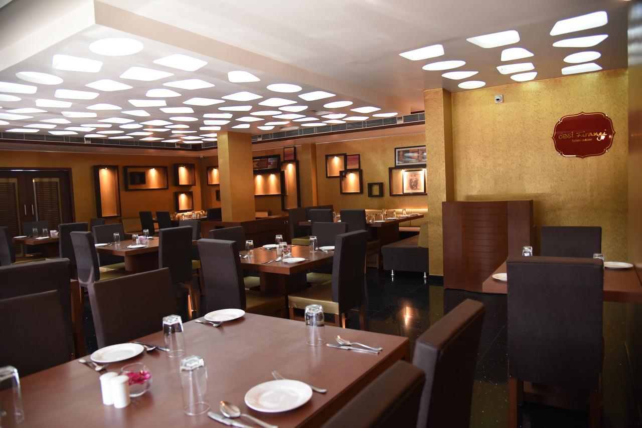 Viz Park Hotel Anand Exterior photo