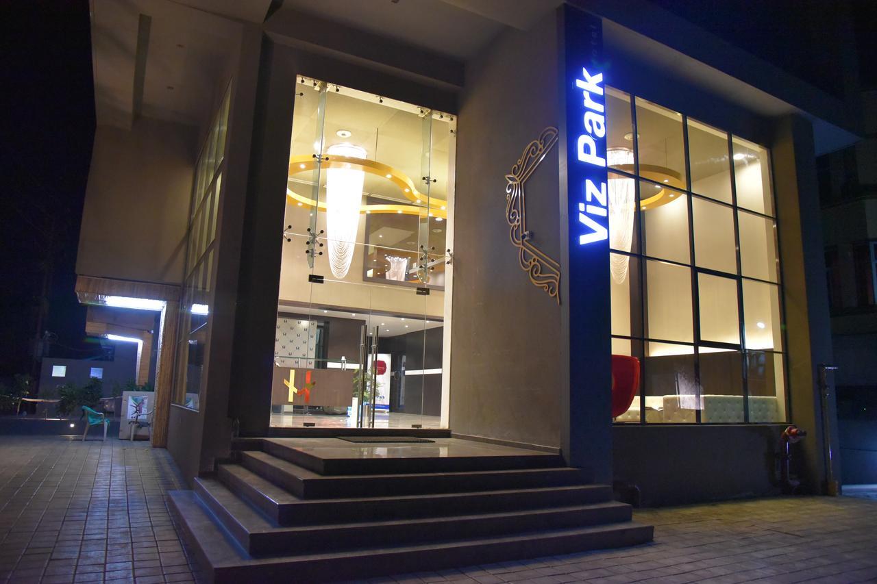 Viz Park Hotel Anand Exterior photo